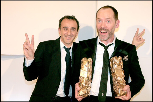 Olivier Raoux reçoit le César des Meilleurs Décors pour La Môme, le 22 février 2008. Ici, avec Elie Semoun
