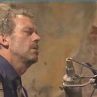 Hugh Laurie : quand le célèbre Dr House se donne en concert, ça donne ça !