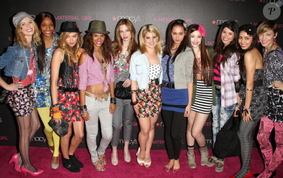 Kelly Osbourne, nouvelle égérie de Material Girl fait la promo de la collection dans la boutique Macy de Beverly Hills le 24 mars 2011