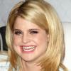 Kelly Osbourne, nouvelle égérie de Material Girl fait la promo de la collection dans la boutique Macy de Beverly Hills le 24 mars 2011