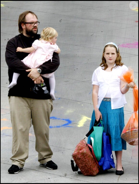 Ethan Supplee, starisé par son rôle attachant et drôle dans la série Earl, a perdu 90 kilos en 11 ans. Quelle métamorphose ! Photo : en 2007 à la soirée de Pâques de Courtney Love.
