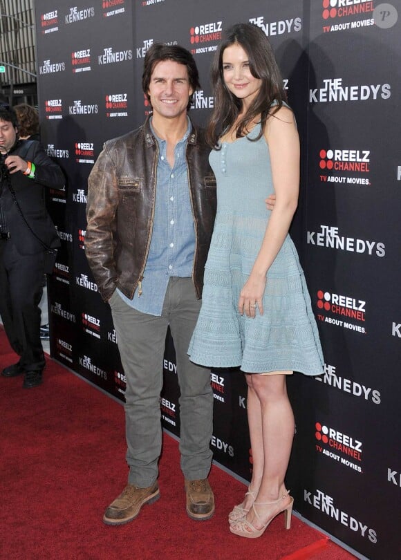 Katie Holmes et Tom Cruise à la première mondiale de la série The Kennedys, le 28 mars 2011, à Beverly Hills (Los Angeles, USA).