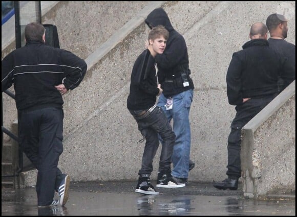 Justin Bieber arrive discrétement à Bercy le 29 mars 2011