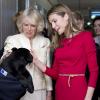 Letizia et Camilla Parker Bowles ont visité un centre d'adoption de chiots à Madrid le 31 mars 2011