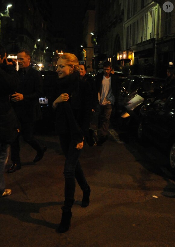 Amanda Seyfried et Ryan Phillippe sont allés dîner dans le restaurant de Christian Constant, à Paris, le 3 avril 2011.