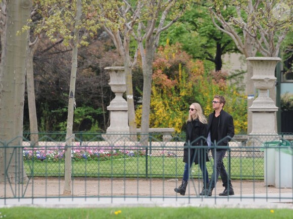 Amanda Seyfried et son chérie Ryan Phillippe en vadrouille à Paris, le 4 avril 2011