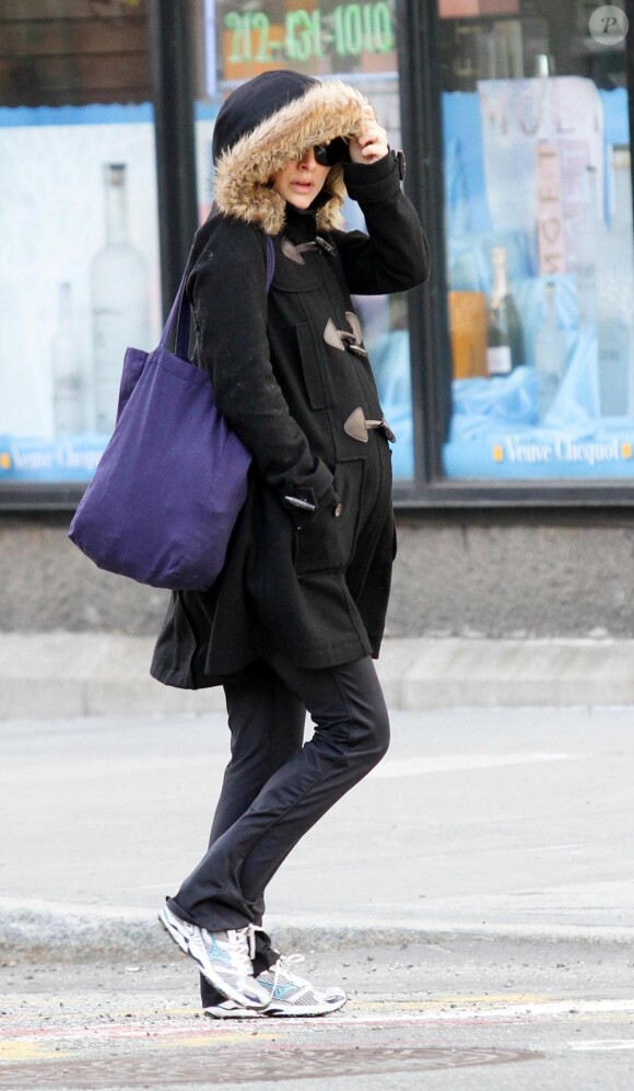 Natalie Portman se promène dans les rues de New York le 2 avril 2011