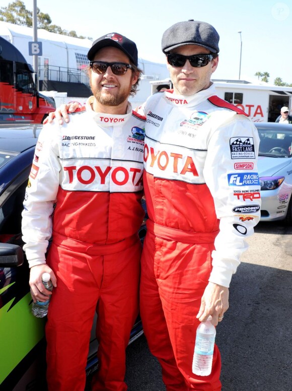 AJ Buckley et Stephen Moyer lors de la course Toyota des célébrités, à Long Beach le 5 avril 2011