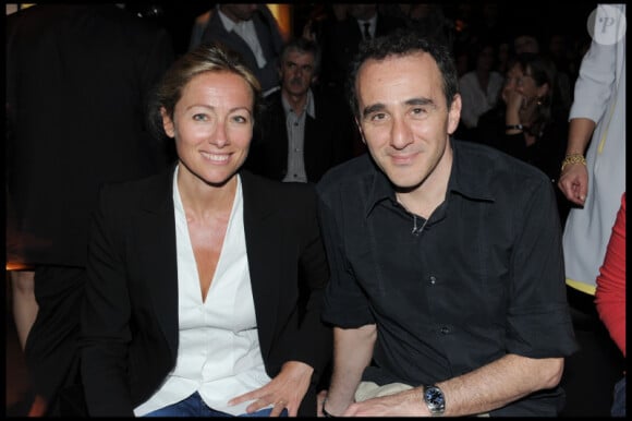 Anne-Sophie Lapix et Elie Semoun, complices lors de la soirée Renault à Paris au Palais Chaillot le 6 avril 2011