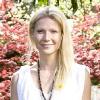 Gwyneth Paltrow visite le Centre Marie Curie, à Hampstead, Londres, le 6 avril 2011.