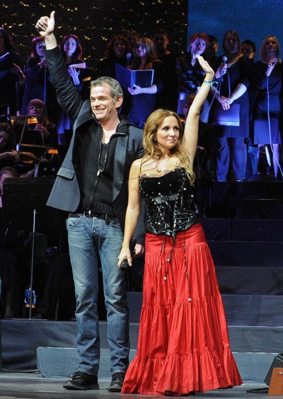 Hélène Ségara et Garou dans la version concert de Notre Dame de Paris, en Russie, en décembre 2010.