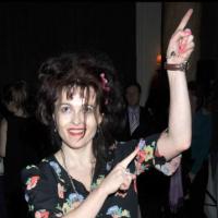 Helena Bonham Carter violemment atteinte par la salsa du démon !