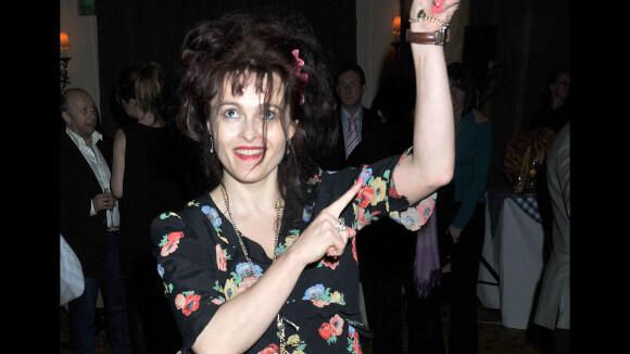 Helena Bonham Carter violemment atteinte par la salsa du démon !
