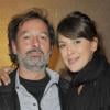Christophe Alévêque et sa petite amie Serena Reinaldi en octobre 2009 à la générale du spectacle Grégory Charles "Vous n'avez jamais entendu ça !" au Théâtre Dejazet à Paris