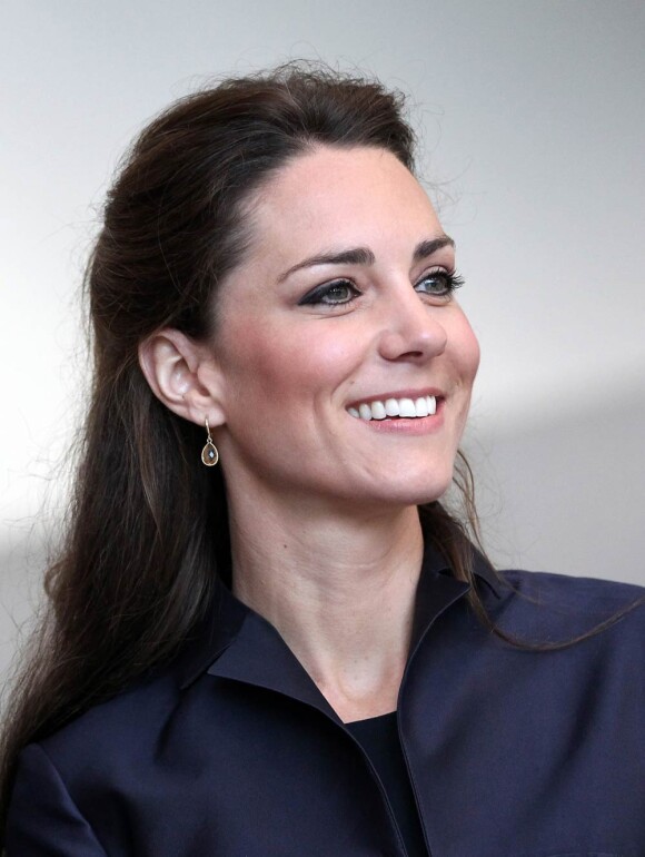 Pour les parents de Kate Middleton (photo : en visite dans le Lancashire le 11 avril 2011), qui mettent un point d'honneur à participer financièrement, la facture devrait s'élever à un peu plus de 100 000 euros.