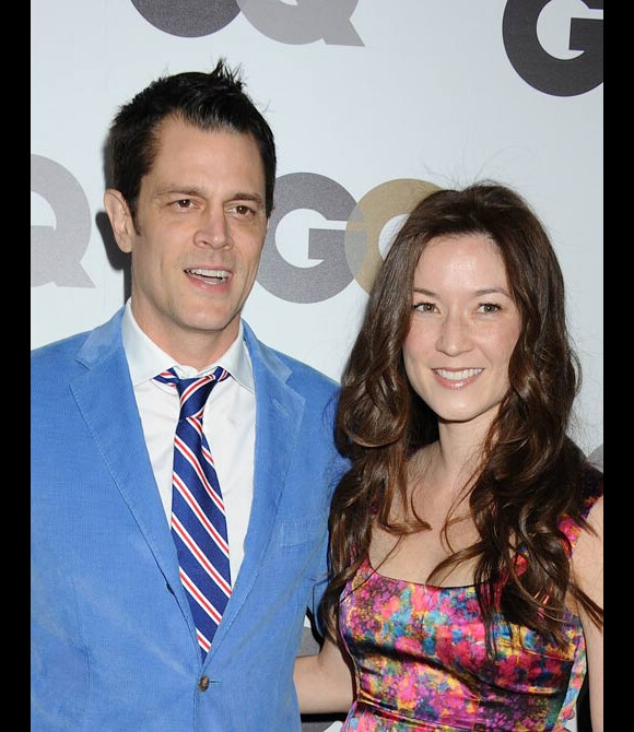 Johnny Knoxville et sa femme Naomi Nelson posent lors de la soirée de "l'homme de l'année" du magazine GQ en novembre 2010 à Los Angeles