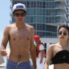 Noah Becker et sa petite amie Rafaela, profitent en couple de la plage de Miami le 18 avril 2011