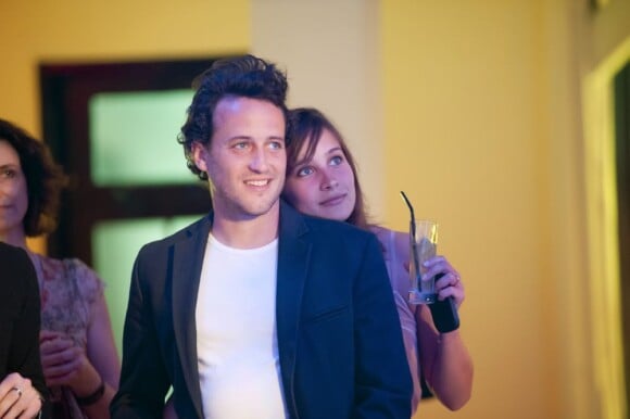 Julie de Bona et son boyfriend à l'Imprimerie, le 19 avril 2011.
