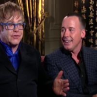 Elton John : Son petit Zachary est à croquer... Son papa chante pour lui !