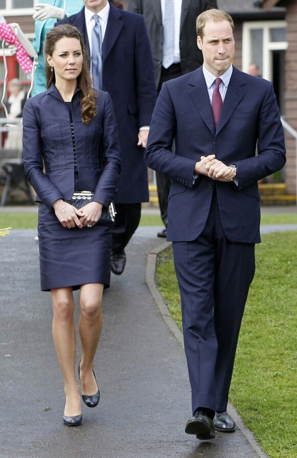 Selon le Daily Mirror, le prince William et Kate Middleton (photo : le 11 avril 2011 lors de leur dernière sortie officielle avant leur union) se seraient rendus sur la tombe de Lady Diana, au domaine d'Althorp, à quelques jours de leur mariage...