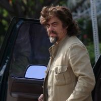 Benicio Del Toro : Un look effroyable pour un futur papa ravi !