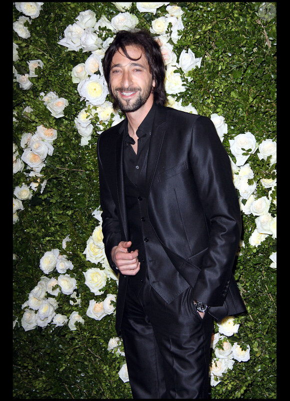 Adrien Brody d'humeur joyeuse juste avant le dîner Chanel organisé en marge du Festival de Tribeca. Le 25 avril 2011 à New York 