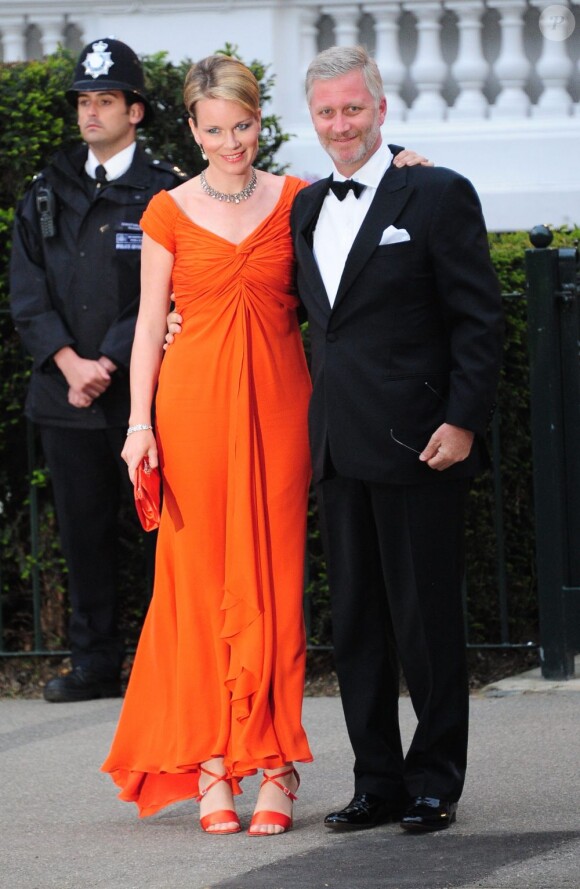 La princesse Mathilde de Belgique et le prince Philip lors du dîner de gala organisé par la Reine Elizabeth II la veille du mariage de Kate Middleton et du prince William à l'Hôtel Mandarin Oriental Hotel à Londres le 28 avril 2011