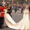 Kate Middleton dans une robe créée par Sarah Burton pour Alexander McQueen, le 29 avril 2011