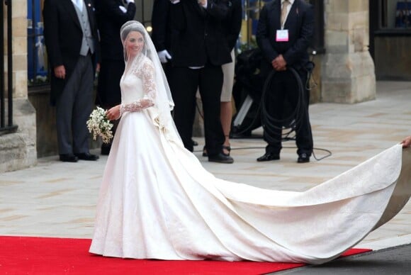 Kate Middleton arrive à l'abbaye de Westminster pour son mariage le 29 avril 2011