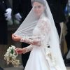 Kate Middleton dans une robe Sarah Burton pour Alexander McQueen lors de son mariage avec le prince William