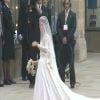 Reactions du public à la vue de la robe de la Princesse Catherine, le 28 avril 2011 à l'abbaye de Westminster