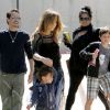 Jennifer Lopez, Marc Anthony, leur fille Emme Maribel et Cristian (le fils de Marc) se rendent au cinéma Grand Palace, à Los Angeles, le 23 avril 2011.