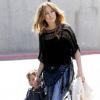 Jennifer Lopez et sa fille Emme Maribel se rendent au cinéma Grand Palace, à Los Angeles, le 23 avril 2011.