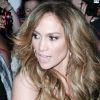 Jennifer Lopez, sublime et sauvage, à l'occasion de la promotion de son nouvel album, Love?, dans l'émission Extra, animée par Mario Lopez, à Los Angeles, le 29 avril 2011.