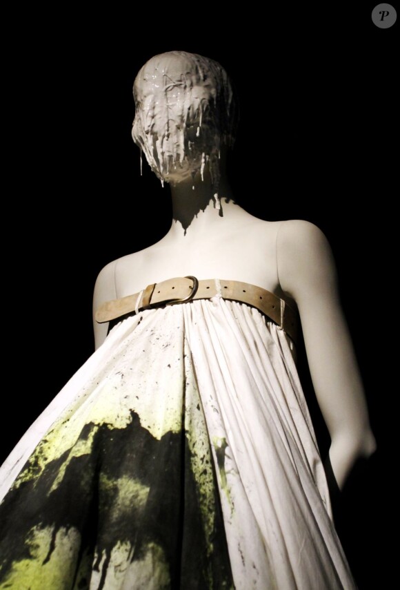 Ambiance macabre pour l'exposition Alexander McQueen : Savage Beauty. New York, 2 mai 2011