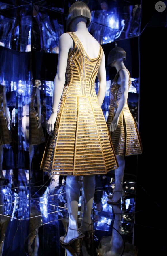 Une robe trapèze créée par Alexander McQueen. New York, 2 mai 2011