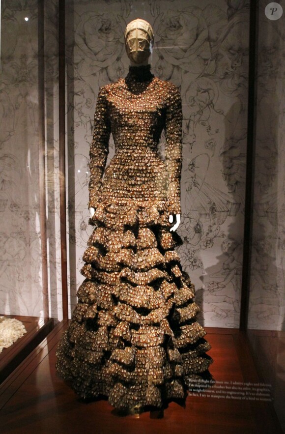 Encore une pièce unique dessinée par Alexander McQueen. New York, 2 mai 2011