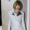 Anna Wintour, la rédactrice en chef du Vogue américain, salue le talent d'Alexander McQueen. New York, 2 mai 2011