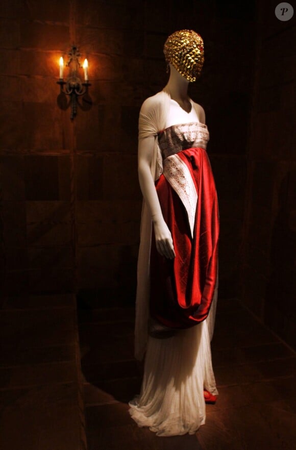 Une robe splendide dans le pur style Antique créée par Alexander McQueen. New York, 2 mai 2011