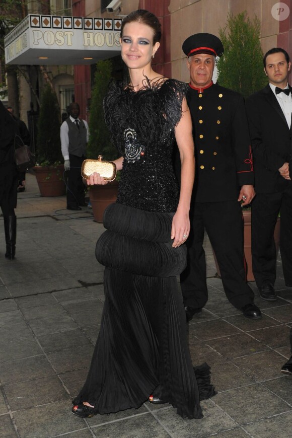 Le sublime top model, Natalia Vodianova se rend à la soirée MET Ball. New York, 2 mai 2011