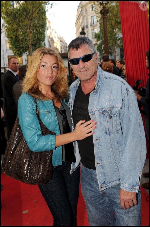 Jean-Marie Bigard et sa compagne Lola Marois, lors de l'avant-première du film Ces amours-là, en septembre 2009 à Paris.