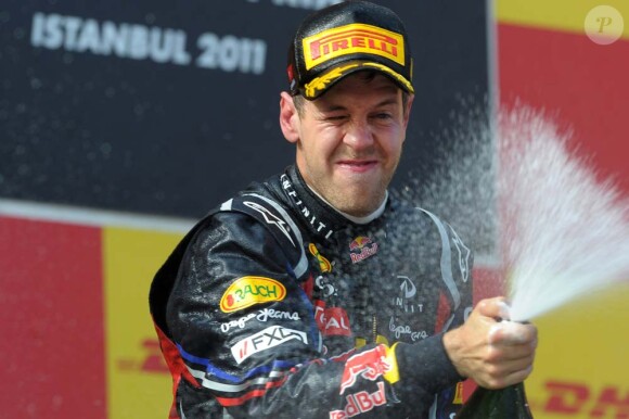 Sebastian Vettel sur le podium du grand prix de Turquie, à Istanbul, le 8 mai 2011.