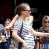 Natalie Portman, enceinte, à New York le 27 avril 2011. Discrète, elle passe toutefois mal inaperçue !