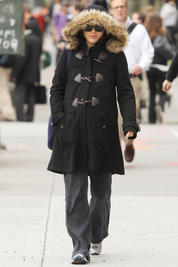 Natalie Portman, enceinte, à New York le 2 mai 2011, aimerait passer incognito
