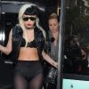 Lady Gaga vient de débarquer à Cannes, le 11 mai 2011. Elle est arrivée en car !