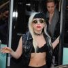Lady Gaga vient de débarquer à Cannes, le 11 mai 2011. Elle est arrivée en car !