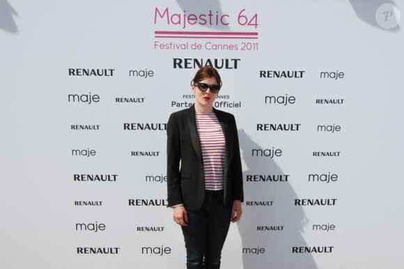 Valérie Donzelli sur la plage du Majestic 64 lors du festival de Cannes le 12 mai 2011