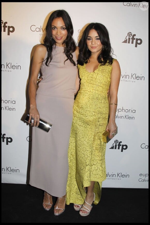 Rosario Dawson et Vanessa Hudgens lors de la soirée Calvin Klein organisée à Cannes, le 12 mai 2011. Elles portent des bijoux de la maison Boucheron.