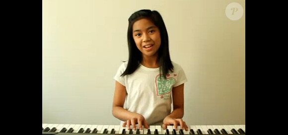 Maria Aragon interprète Born this way, en piano-voix, en février 2011 (sur YouTube).