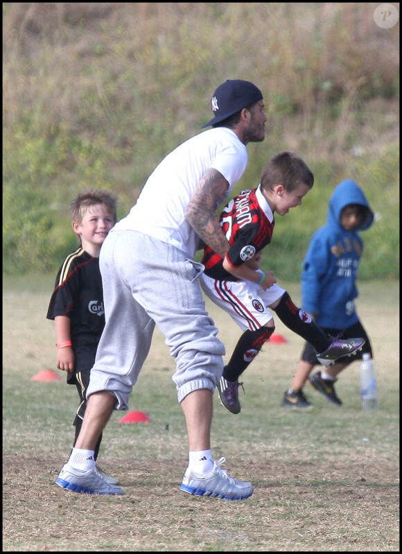 David Beckham s'éclate comme un petit fou avec son fils Cruz à Los Angeles le 13 mai 2011
 